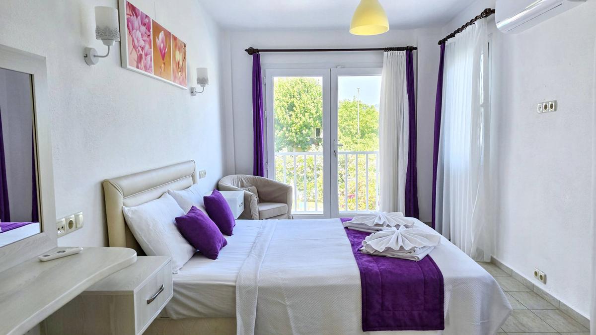 Dalyan merkezde 4 yatak odalı Kiralık Villa